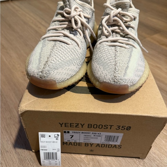 Adidas Yeezy Boost 350 V2, Citrin - Picture 2 of 5